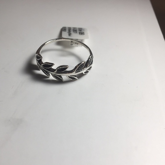 Sterling Silver Laurel Wreath Ring - Picture 3 of 7